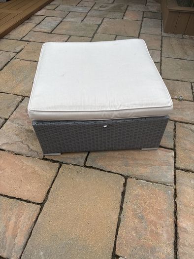 Rattan garden table with cushion