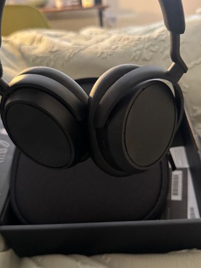 Sennheiser Accentum Plus - Brand new, only tested once