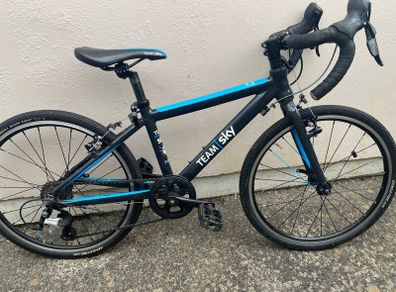 Kids 9spd Team Sky Edition Frog Racing Bike