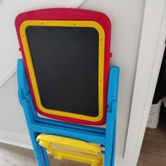 Easel - Crayola white and black board