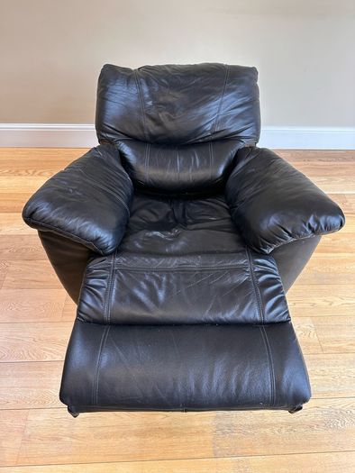 Black Leather Recliner Suite