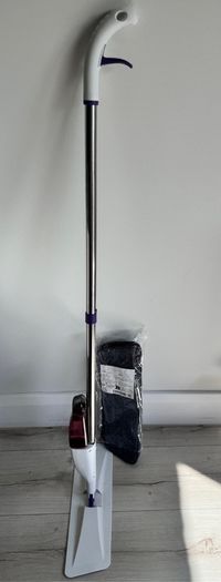 Manual spray mop