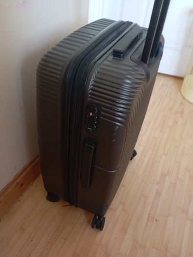 Hardshell suitcase medium size