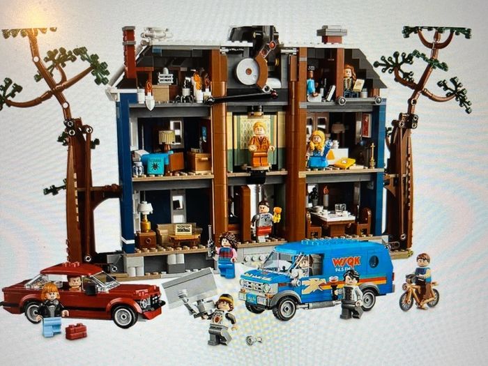 Lego Stranger Things Creel House & GWP.