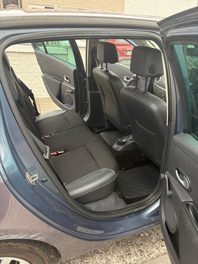 2008 Renault Clio + CarPlay + Reverse Camera