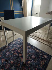A set of table and 4 chairs