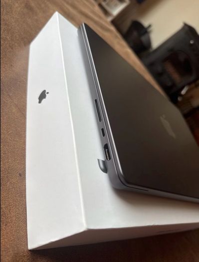 Apple Macbook Pro M3 Pro Chip 18GB Unified Memory 500gb SSD