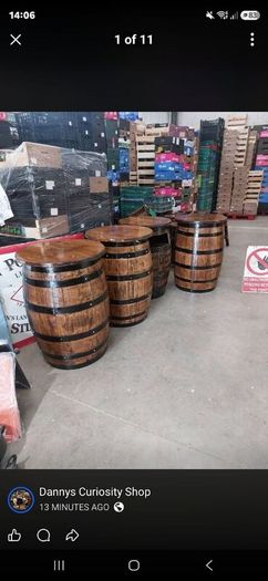 Barrell tables oak & oak bar stools