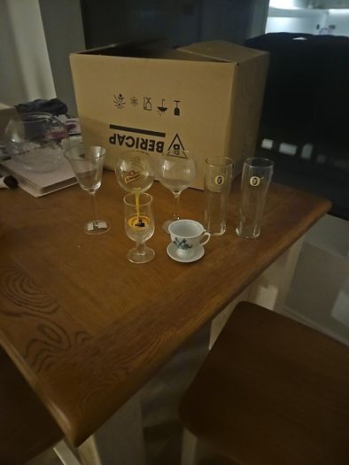 glasses assortment of gin (2) pint (2) wine (1) half pint (1) gin teacup and saucer
