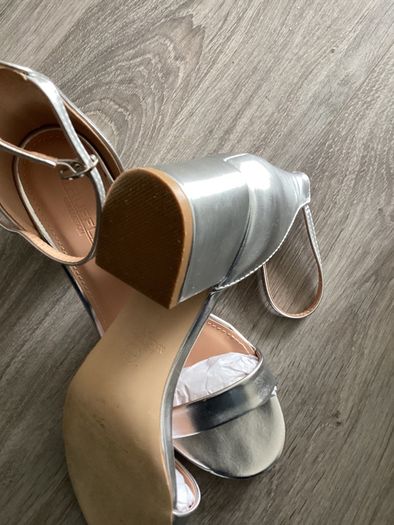 Silver sandles