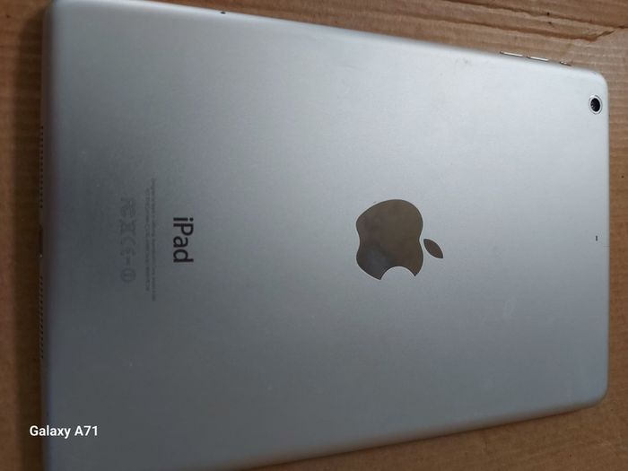 Apple Ipad Mini 2nd Generation 16GB Silver, Excellent cosmetic condition, Activation Locked, for parts or repair