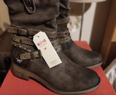 Mustang boots