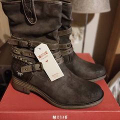 Mustang boots