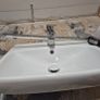 Bathroom sink Image 4