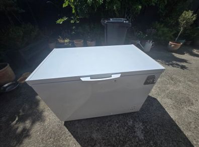 logik large freezer