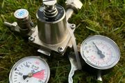 Beer gas line regulator