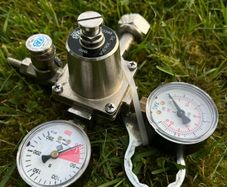 Beer gas line regulator
