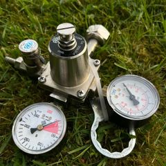 Beer gas line regulator