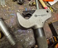 Thread repairing tool