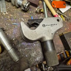 Thread repairing tool