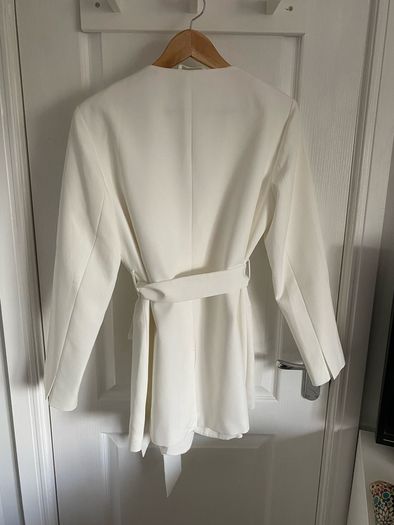 Gallery ladies cream jacket with belt