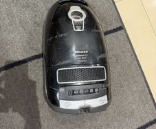 MIELE C3 FREE. for parts or repair