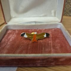 Vintage Eagle Pin. European Red Kite Raptor Bird Vintage Enamel Lapel Cap Pin Badge.