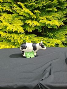 Medium cow ornament statue postage possible