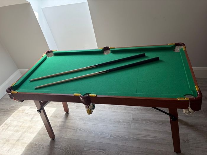 Kids pool table