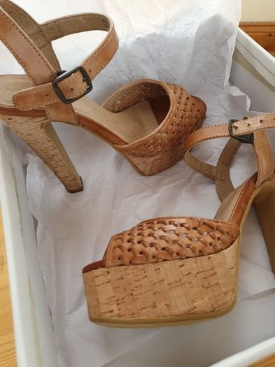 Tan cork- platform sandal