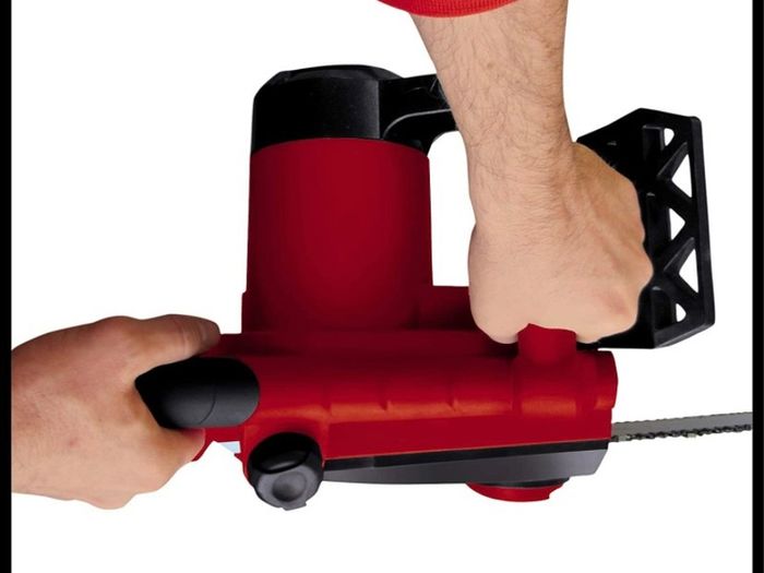 Electric Chainsaw -- 2000W, 16 Inch (40cm) OREGON Bar and Chain, Saw Kickback Protection, Tool-Free Tensioning -- For Effortless Cutting Of Wood, Trees and Branches (FREE POSTAGE)