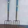 2 Garden forks 1 lawn rake 1mini trimmers Image 2