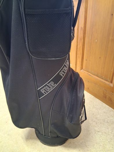 Ladies Golf Clubs.  Complete Matching Set Of Nickent Ladies Right Handed Golf Clubs in Very Good+ Condition.