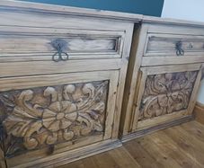 2 bedside cabinets