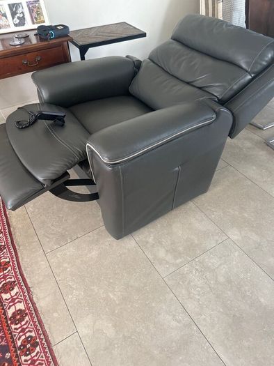Tilt & lift leather armchair