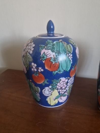 HK Dynasty matching lidded jars