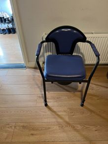 Commode chair