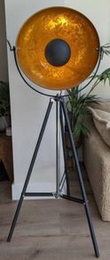 Tripod lamp