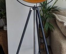 Tripod lamp