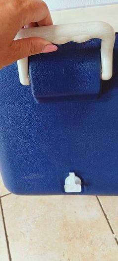 Rubbermaid Cooler box