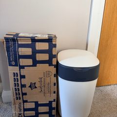 Tommee Tippee Nappy Bin & 10 Refill Cassettes