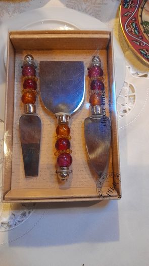 Brand new set of 3 cheese knives