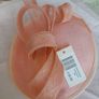 fascinator salmon colour Image 4