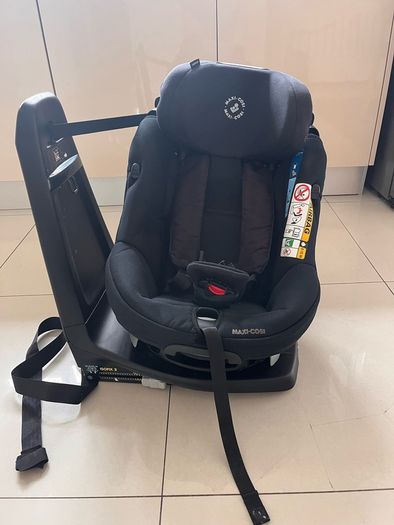 Maxi Cosi Axiss Fix 360. Car seat suitable to 4 years old