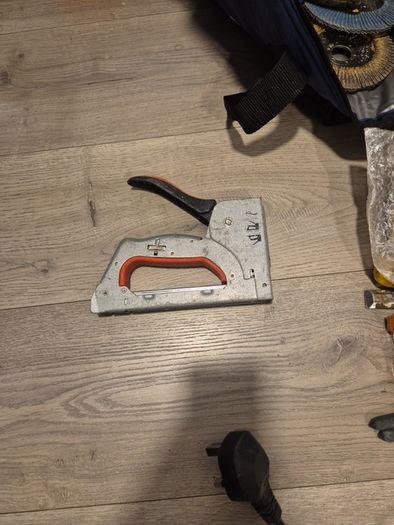 Dewalt 18v brushless with few other bits
