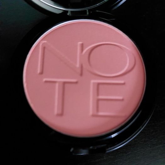 Luminous Silk Compact Blusher RRP 9 euro