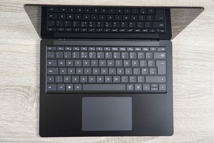 13.5" Microsoft Surface Laptop 5 Black | 16GB RAM | i5-1245U | 19 Battery Cycles