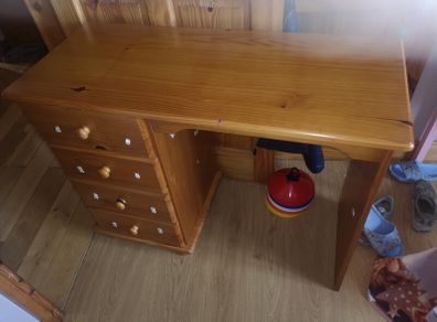 Desk/dressing table