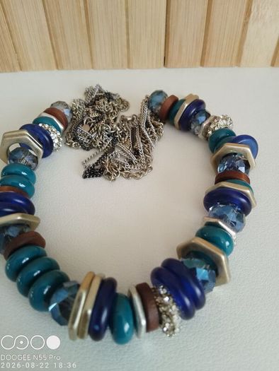 An Authentic, signed  Kenneth Cole (New York) necklace..