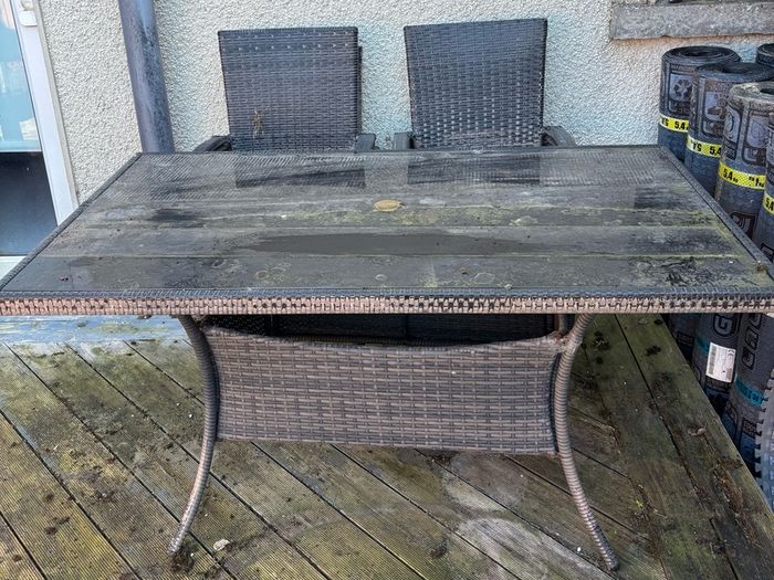 outdoor table and chairs